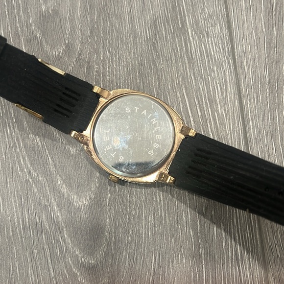Black and gold men watch - Picture 3 of 3
